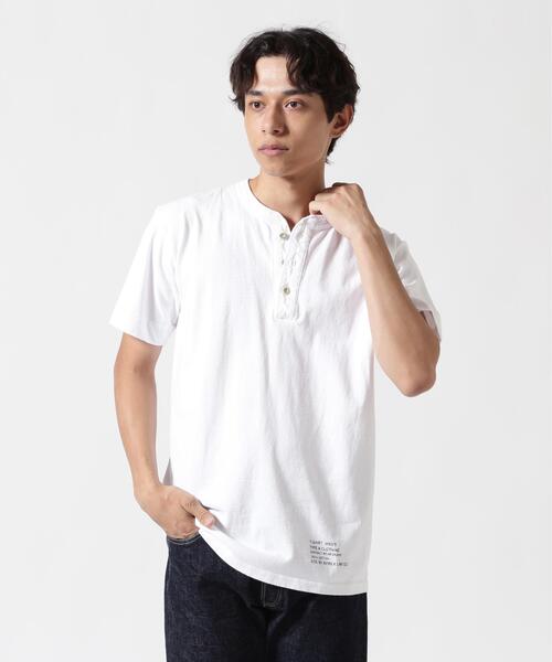 AVIREX(アヴィレックス)の「《直営店限定》HENLEY NECK UNDER T-SHIRT / ヘンリーネック アンダー 半袖Tシャツ / AVIREX / アヴィレックス(Tシャツ/カットソー・メンズ・グレー/ホワイト・M/L/XL/S/2XL)」の2枚目の写真