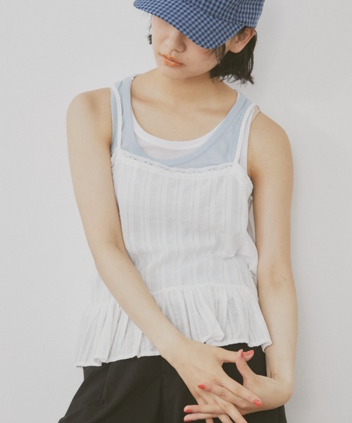 MERLOT(メルロー)の「コットンレースキャミビスチェ(キャミソール・レディース・ホワイト・FREE)」の1枚目の写真