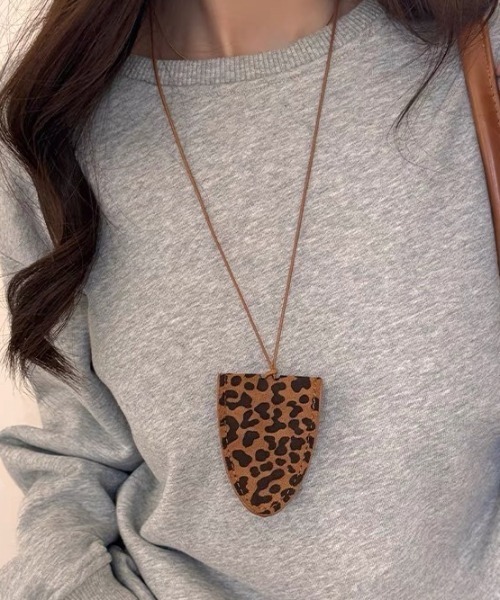 Made in I（メイドインアイ）の「オーバルメガネストラップ（メガネ・レディース・シルバー/アイボリー/ブラック/ブラウン系その他/ブラウン/レオパード・FREE）」の4枚目の写真