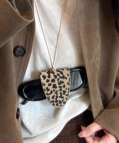 Made in I（メイドインアイ）の「オーバルメガネストラップ（メガネ・レディース・シルバー/アイボリー/ブラック/ブラウン系その他/ブラウン/レオパード・FREE）」の6枚目の写真