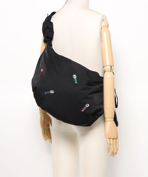 SALON de RUBAN（サロンドルヴァン）の「【SALON de RUBAN / サロン ド ルヴァン】 × PEZ ビッグショルダーバッグ（ショルダーバッグ・レディース・ブラック/アイボリー/ライトグレー/モカ・FREE）」の5枚目の写真