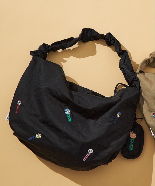 SALON de RUBAN（サロンドルヴァン）の「【SALON de RUBAN / サロン ド ルヴァン】 × PEZ ビッグショルダーバッグ（ショルダーバッグ・レディース・ブラック/アイボリー/ライトグレー/モカ・FREE）」の3枚目の写真