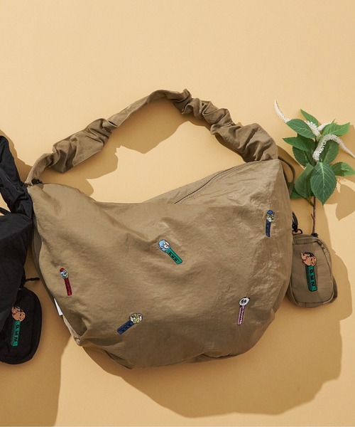 SALON de RUBAN（サロンドルヴァン）の「【SALON de RUBAN / サロン ド ルヴァン】 × PEZ ビッグショルダーバッグ（ショルダーバッグ・レディース・ブラック/アイボリー/ライトグレー/モカ・FREE）」の4枚目の写真