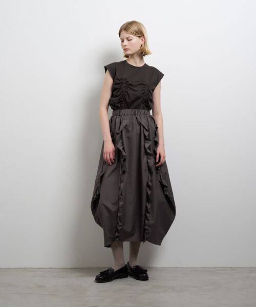 LANVIN en Bleu(ランバンオンブルー)の「フリルコクーンスカート(スカート・レディース・ブラック/チャコールグレー・38/36)」の3枚目の写真
