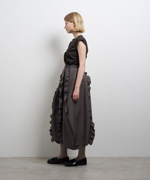 LANVIN en Bleu(ランバンオンブルー)の「フリルコクーンスカート(スカート・レディース・ブラック/チャコールグレー・38/36)」の4枚目の写真