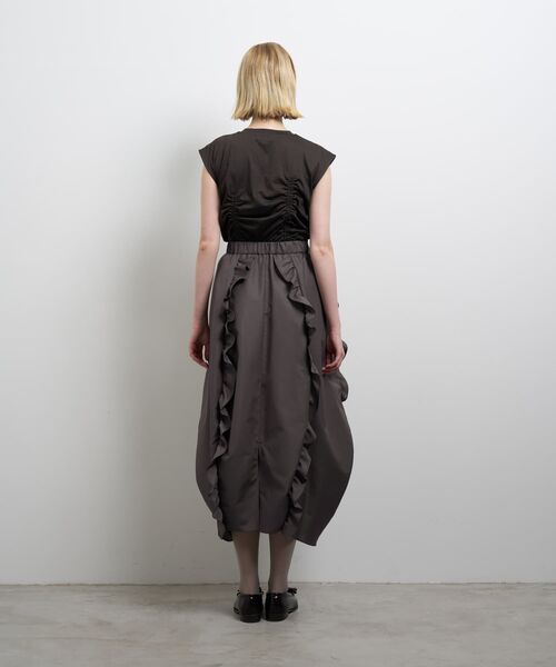 LANVIN en Bleu(ランバンオンブルー)の「フリルコクーンスカート(スカート・レディース・ブラック/チャコールグレー・38/36)」の5枚目の写真