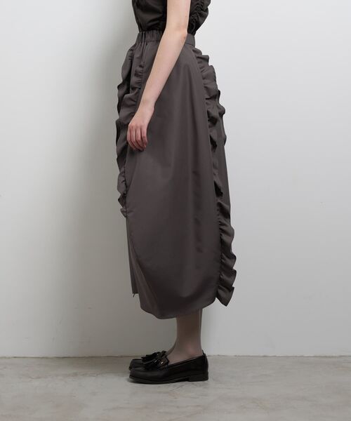 LANVIN en Bleu(ランバンオンブルー)の「フリルコクーンスカート(スカート・レディース・ブラック/チャコールグレー・38/36)」の6枚目の写真