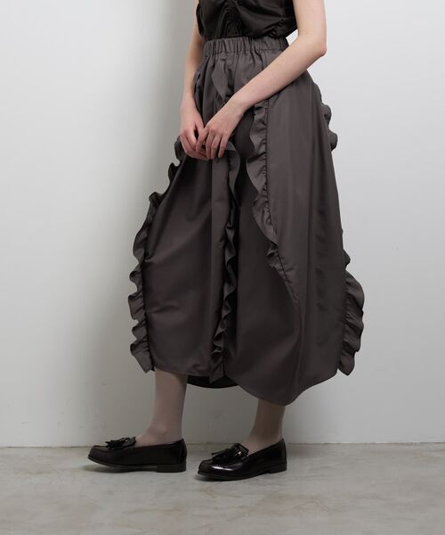 LANVIN en Bleu(ランバンオンブルー)の「フリルコクーンスカート(スカート・レディース・ブラック/チャコールグレー・38/36)」の7枚目の写真