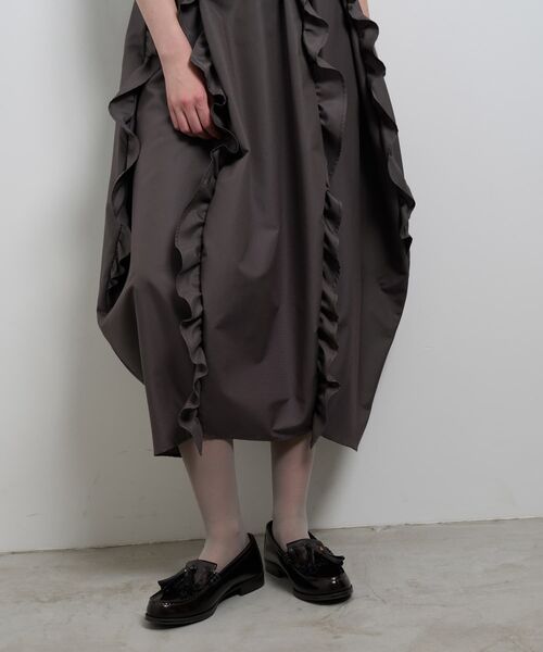 LANVIN en Bleu(ランバンオンブルー)の「フリルコクーンスカート(スカート・レディース・ブラック/チャコールグレー・38/36)」の10枚目の写真