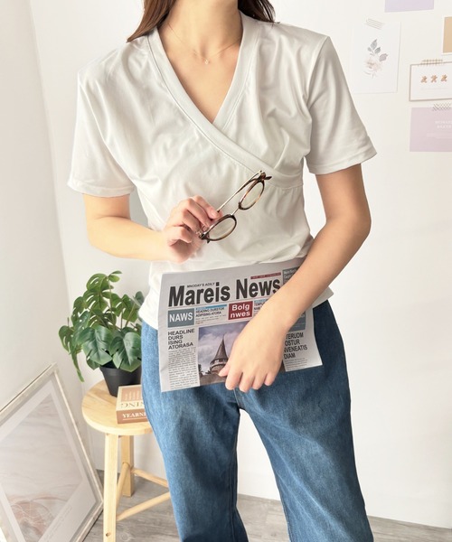Amulet（アミュレット）の「ひとクセで差がつく、大人のクロスデザインVネックTシャツ（Tシャツ/カットソー・レディース・カーキ/ブラック/ホワイト・S/M/L）」の17枚目の写真