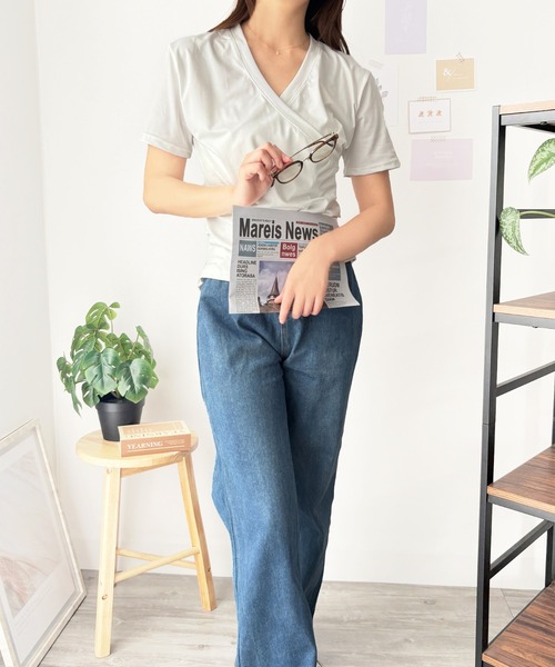 Amulet（アミュレット）の「ひとクセで差がつく、大人のクロスデザインVネックTシャツ（Tシャツ/カットソー・レディース・カーキ/ブラック/ホワイト・S/M/L）」の20枚目の写真