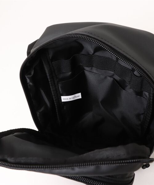 THRASHER（スラッシャー）の「THRASHER タテ型ミニショルダー 斜め掛けショルダーバッグ(ST)（ショルダーバッグ・メンズ・ブラック/ホワイト・FREE）」の5枚目の写真