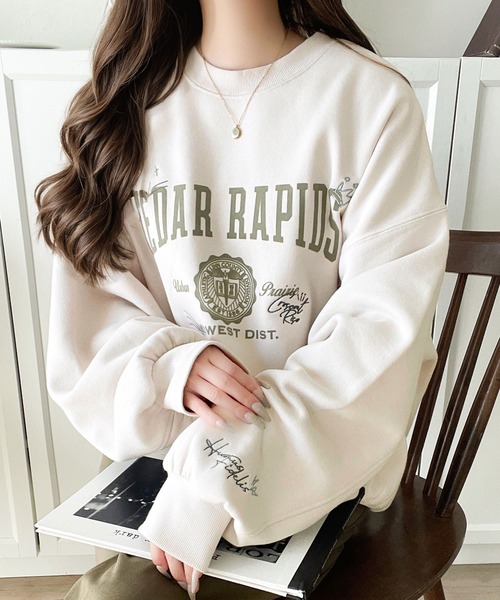 セール】今っぽカジュアルの本命スウェット♪エンブレム風らくがき刺繍