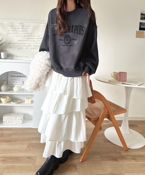 セール】今っぽカジュアルの本命スウェット♪エンブレム風らくがき刺繍