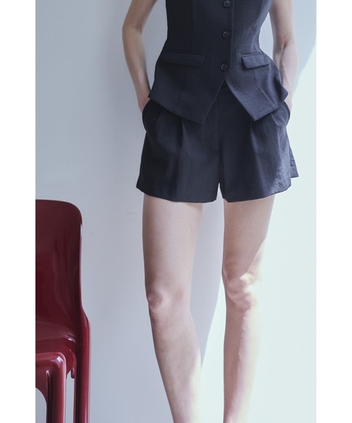 Estella.K(エステラケー)の「Miranda Shorts ダブルウェーブショートパンツ(その他パンツ・レディース・ブラック/ベージュ/アイボリー・SMALL/MEDIUM)」の3枚目の写真