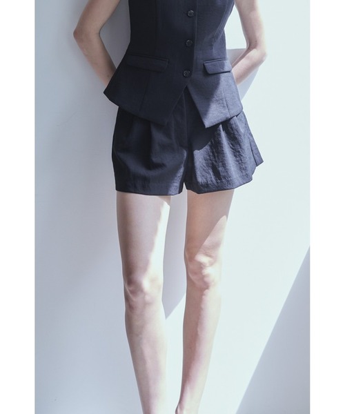 Estella.K(エステラケー)の「Miranda Shorts ダブルウェーブショートパンツ(その他パンツ・レディース・ブラック/ベージュ/アイボリー・SMALL/MEDIUM)」の4枚目の写真