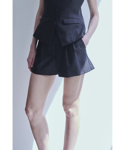 Estella.K(エステラケー)の「Miranda Shorts ダブルウェーブショートパンツ(その他パンツ・レディース・ブラック/ベージュ/アイボリー・SMALL/MEDIUM)」の7枚目の写真