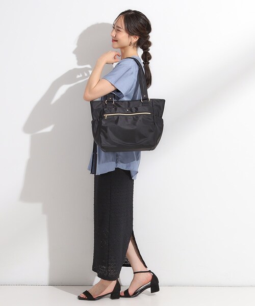 SHOO・LA・RUE（シューラルー）の「【撥水】整理整頓できちゃうトートバッグ（トートバッグ・レディース・ネイビー/ブラック/ナチュラル・00）」の5枚目の写真