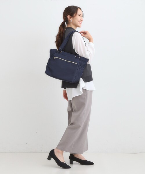 SHOO・LA・RUE（シューラルー）の「【撥水】整理整頓できちゃうトートバッグ（トートバッグ・レディース・ネイビー/ブラック/ナチュラル・00）」の9枚目の写真