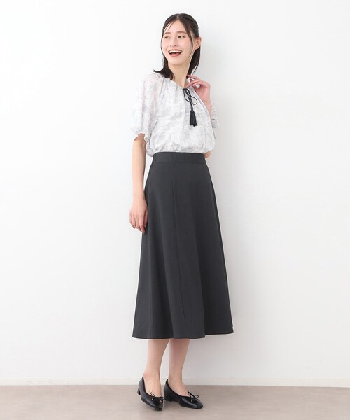 LAURA ASHLEY(ローラアシュレイ)の「【STORY掲載!/ストレッチ/毛羽立ちにくい】サイロドライギャバ スカート(スカート・レディース・チャコールグレー/ベージュ・38/40)」の4枚目の写真