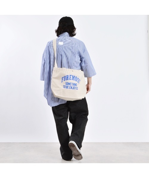 MODISH GAZE(モディシュガゼ)の「【MODISH GAZE】カレッジロゴ キャンバス2WAYトートバッグ(トートバッグ・メンズ・ホワイト系/ブラック・FREE)」の6枚目の写真