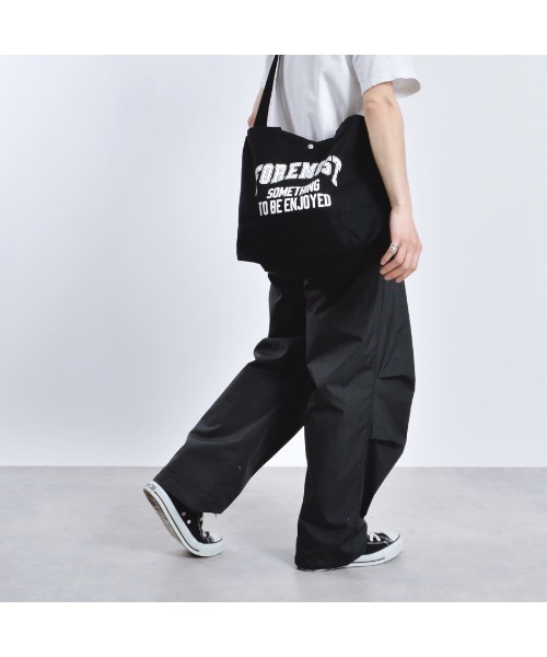MODISH GAZE(モディシュガゼ)の「【MODISH GAZE】カレッジロゴ キャンバス2WAYトートバッグ(トートバッグ・メンズ・ホワイト系/ブラック・FREE)」の15枚目の写真