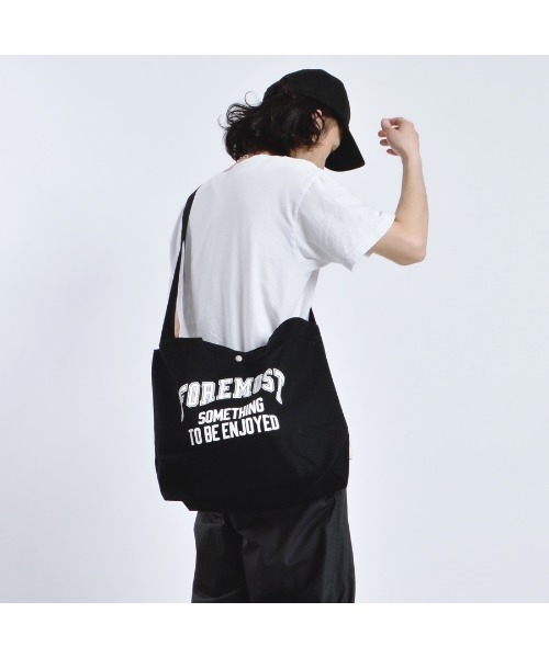MODISH GAZE(モディシュガゼ)の「【MODISH GAZE】カレッジロゴ キャンバス2WAYトートバッグ(トートバッグ・メンズ・ホワイト系/ブラック・FREE)」の17枚目の写真