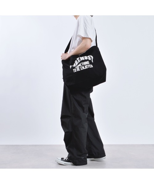 MODISH GAZE(モディシュガゼ)の「【MODISH GAZE】カレッジロゴ キャンバス2WAYトートバッグ(トートバッグ・メンズ・ホワイト系/ブラック・FREE)」の19枚目の写真