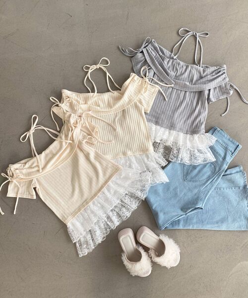 MAJESTIC LEGON(マジェスティックレゴン)の「裾レースオフショルトップス(Tシャツ/カットソー・レディース・グレー/アイボリー/ピンク・MEDIUM)」の4枚目の写真