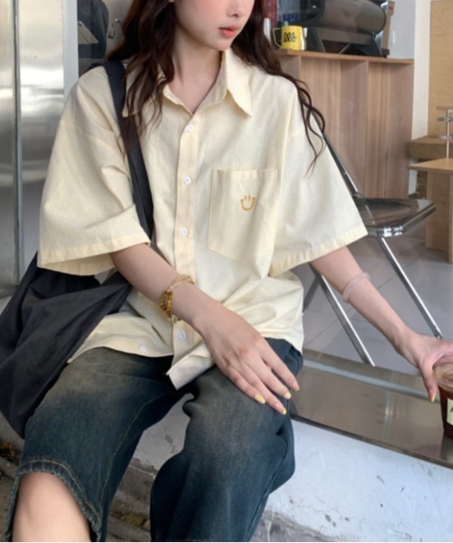 Vipoa(ヴィポア)の「SMILE刺繍シャツ(シャツ/ブラウス・レディース・イエロー/ブルー・FREE)」の9枚目の写真