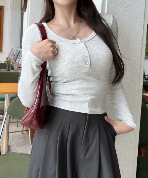 Ada.（エイダ）の「リブ ヘンリーネック カットソー（Tシャツ/カットソー・レディース・チャコール/ブラウン/ライトグレー/ブラック・FREE）」の21枚目の写真