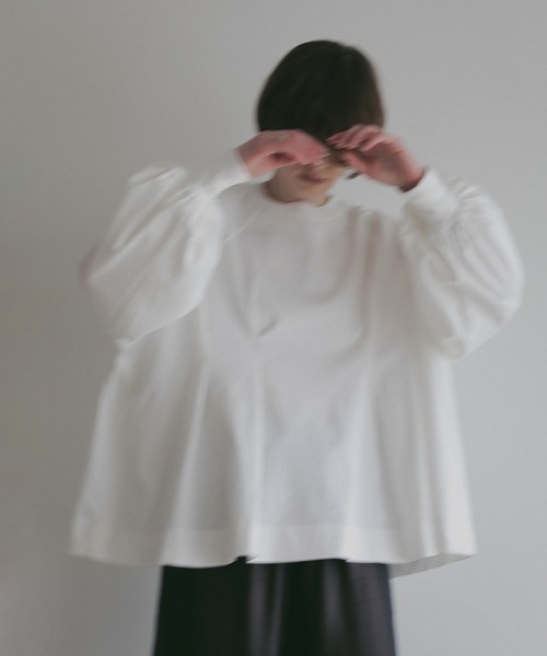 MANOF（マノフ）の「WAIST TUCK VOLUME SLEEVE TOPS（スウェット・レディース・ホワイト/ブラック/グレー・F）」の2枚目の写真