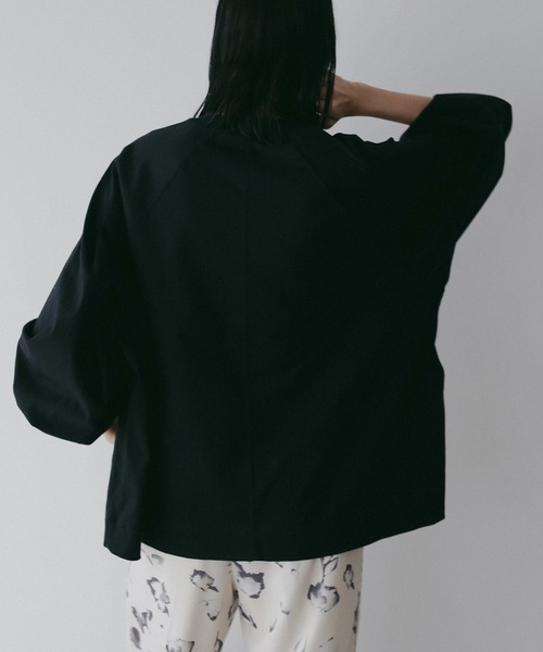 MANOF（マノフ）の「WAIST TUCK VOLUME SLEEVE TOPS（スウェット・レディース・ホワイト/ブラック/グレー・F）」の16枚目の写真