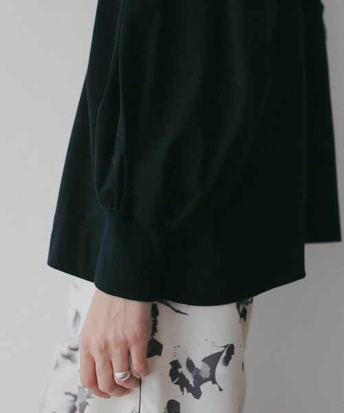 MANOF（マノフ）の「WAIST TUCK VOLUME SLEEVE TOPS（スウェット・レディース・ホワイト/ブラック/グレー・F）」の18枚目の写真