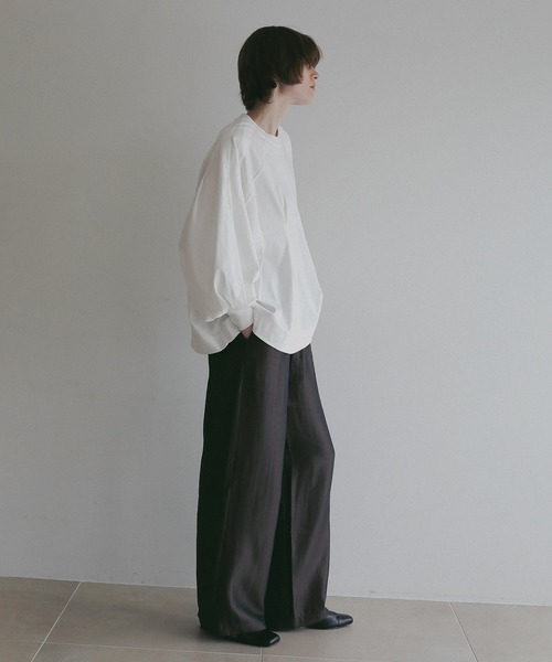 MANOF（マノフ）の「WAIST TUCK VOLUME SLEEVE TOPS（スウェット・レディース・ホワイト/ブラック/グレー・F）」の11枚目の写真