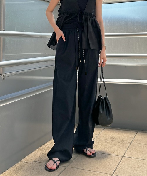 ISOOK（アイスー）の「【ISOOK / アイスー】レースリボンイージーパンツ / リラックスパンツ ストレートパンツ ハイウエスト ゴムパンツ 総ゴム 紐仕様 ドローコード ドロスト レース 無地 ベージュ ブラック 黒 ZOZOTOWN限定（その他パンツ・レディース・ベージュ/ブラック・FREE）」の4枚目の写真