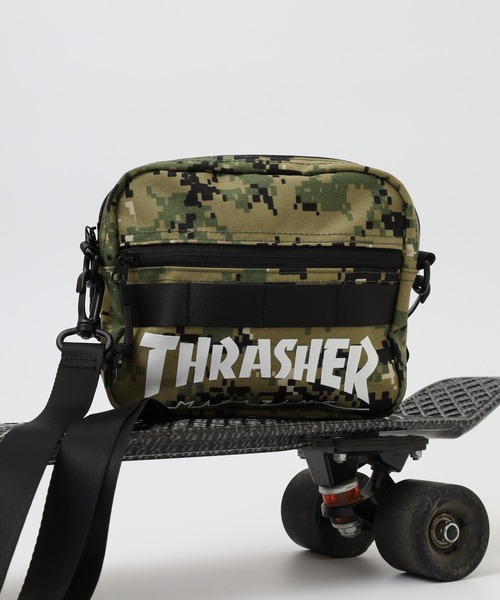 THRASHER(スラッシャー)の「THRASHER スクエアショルダー ミニショルダー バッグ キーフック付き 男女兼用(ショルダーバッグ・メンズ・ブラック/ダークグリーン・FREE)」の2枚目の写真