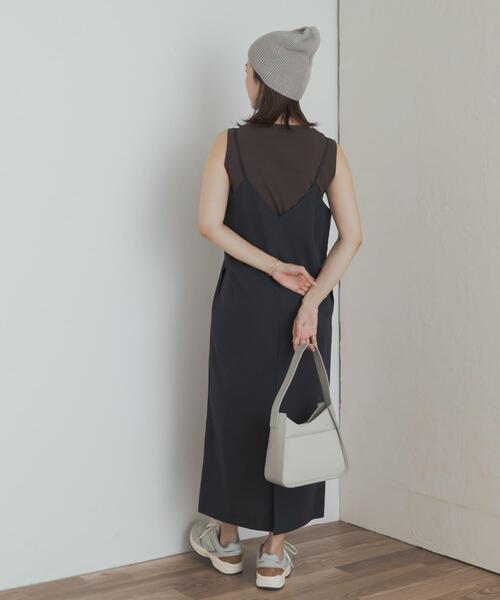 URBAN RESEARCH DOORS（アーバンリサーチドアーズ）の「バックVストレートキャミワンピース（ワンピース・レディース・ネイビー/ブラック・MEDIUM）」の6枚目の写真