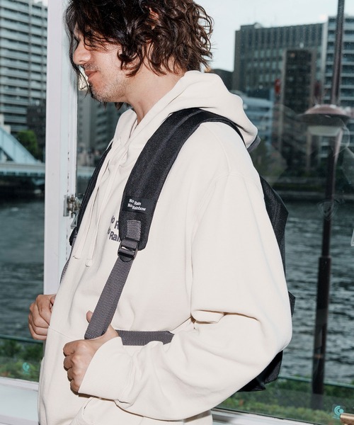 No Rain No Rainbow(ノーレインノーレインボー)の「mko13100-NR mini backpack with pick patch リュック(NR25W-32)(バックパック/リュック・メンズ・ブラック・FREE)」の5枚目の写真
