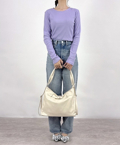 CLOTHY(クロシィ)の「【ショルダー&きれいめリュックの二刀流!】2WAYリュックバッグ(ショルダーバッグ・レディース・ブラック/グレー/アイボリー・MEDIUM)」の6枚目の写真
