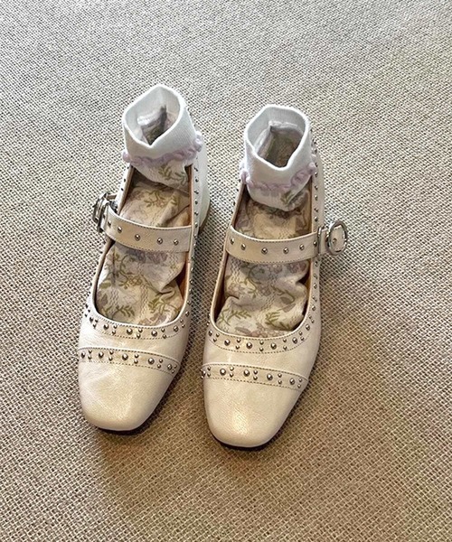 HALEY PESCA（ヘーリーペスカ）の「HALEY PESCA/ヴィンテージスタッズ　ローファーパンプス（ローファー・レディース・ブラック/アイボリー・38/36）」の2枚目の写真