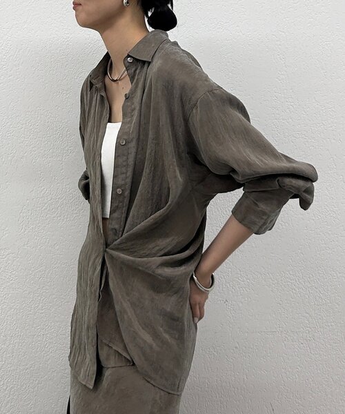 LOUNGEDRESS（ラウンジドレス）の「とろみシャツ（シャツ/ブラウス・レディース・ブラック/ブラウン/アイボリー・FREE）」の12枚目の写真