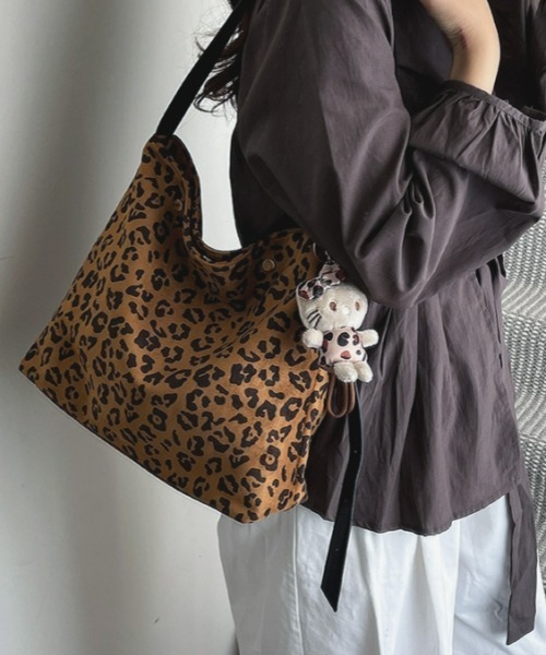 gossip!ロサンゼルス(ゴシップロサンゼルス)の「Y2Kレオパード柄ショルダーバッグ(A5収納可・チャームなし)(ショルダーバッグ・レディース・ブラウン/ライトグレー/モカ・FREE)」の9枚目の写真