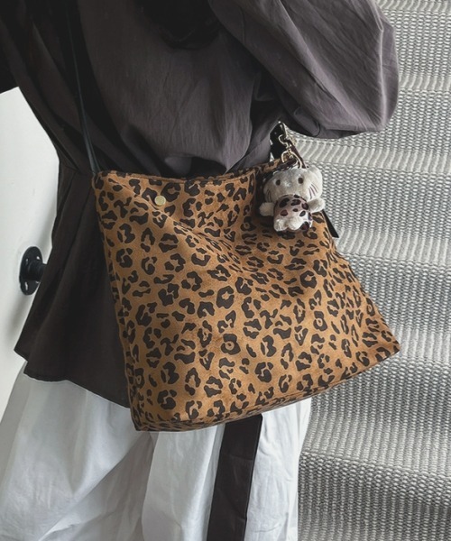 gossip!ロサンゼルス(ゴシップロサンゼルス)の「Y2Kレオパード柄ショルダーバッグ(A5収納可・チャームなし)(ショルダーバッグ・レディース・ブラウン/ライトグレー/モカ・FREE)」の10枚目の写真