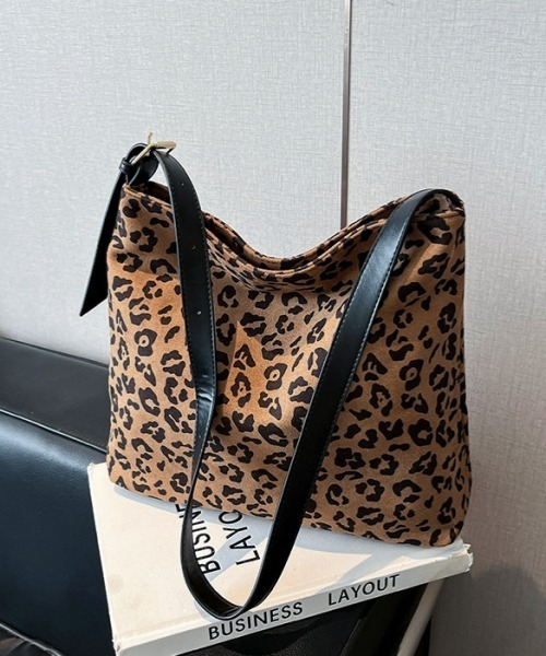 gossip!ロサンゼルス(ゴシップロサンゼルス)の「Y2Kレオパード柄ショルダーバッグ(A5収納可・チャームなし)(ショルダーバッグ・レディース・ブラウン/ライトグレー/モカ・FREE)」の15枚目の写真
