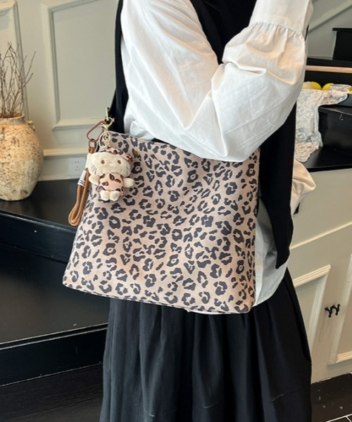 gossip!ロサンゼルス(ゴシップロサンゼルス)の「Y2Kレオパード柄ショルダーバッグ(A5収納可・チャームなし)(ショルダーバッグ・レディース・ブラウン/ライトグレー/モカ・FREE)」の19枚目の写真