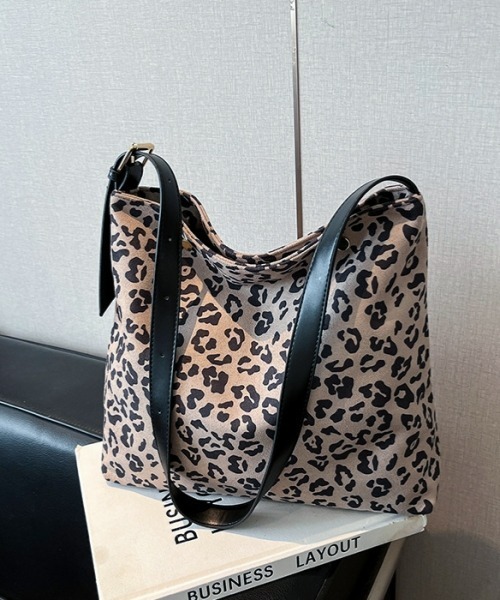 gossip!ロサンゼルス(ゴシップロサンゼルス)の「Y2Kレオパード柄ショルダーバッグ(A5収納可・チャームなし)(ショルダーバッグ・レディース・ブラウン/ライトグレー/モカ・FREE)」の20枚目の写真