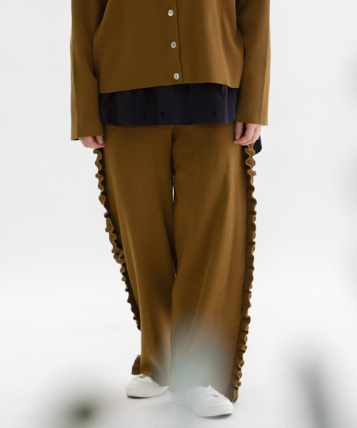 nop de nod(ノップドゥノッド)の「プレーティング総針フリルパンツ(その他パンツ・レディース・キャメル/グレー/ブラック・M)」の8枚目の写真