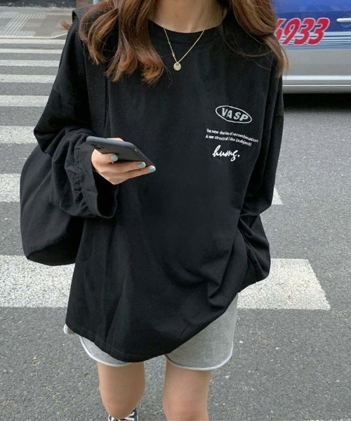 maison de LATIR(メゾンドラティール)の「夏もラグランスリーブでゆったり可愛いがgood。BIGシルエットなロゴロンT(Tシャツ/カットソー・レディース・ホワイト/ブラック・FREE)」の1枚目の写真