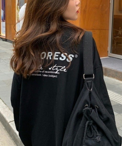 maison de LATIR(メゾンドラティール)の「夏もラグランスリーブでゆったり可愛いがgood。BIGシルエットなロゴロンT(Tシャツ/カットソー・レディース・ホワイト/ブラック・FREE)」の7枚目の写真